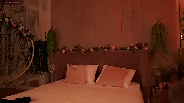 Snapshot of Smiley_Mia chatting on September 14, 5:06 am Smiley Mia online show from September 14, 5:06 am