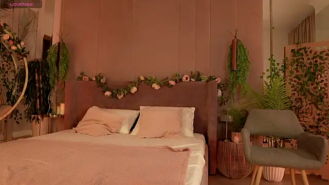 Snapshot of Smiley_Mia chatting on October 16, 5:19 am Smiley Mia online show from October 16, 5:19 am