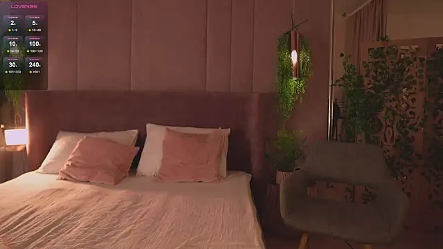 Snapshot of Smiley_Mia chatting on November 24, 5:18 am Smiley Mia online show from November 24, 5:18 am