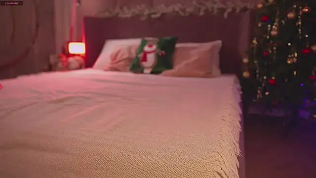 Snapshot of Smiley_Mia chatting on December 3, 5:15 am Smiley Mia online show from December 3, 5:15 am