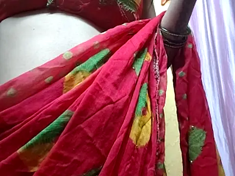 Snapshot of poojaxxx65 chatting on May 21, 10:39 pm poojaxxx65 online show from May 21, 10:39 pm