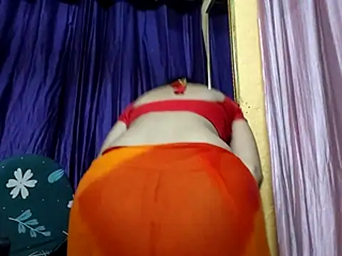 Snapshot of poojaxxx65 chatting on June 19, 9:51 pm poojaxxx65 online show from June 19, 9:51 pm