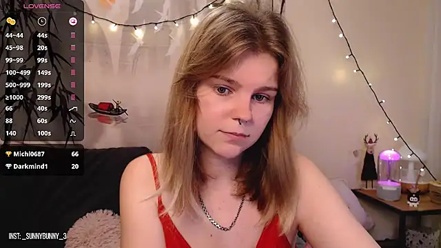 Snapshot of Moona_xx chatting on December 7, 10:06 pm Moona xx online show from December 7, 10:06 pm