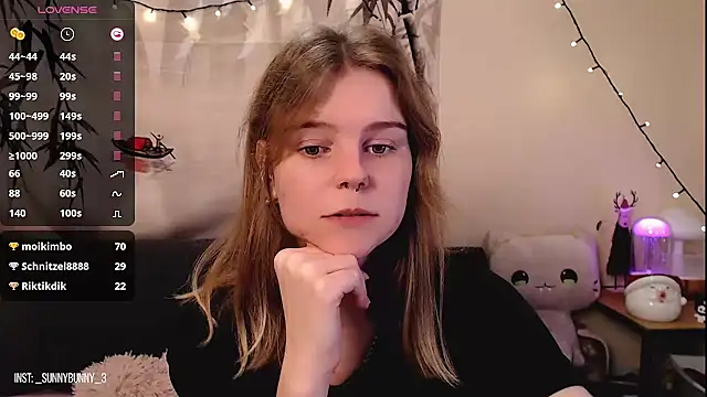 Snapshot of Moona_xx chatting on December 27, 2:36 am Moona xx online show from December 27, 2:36 am