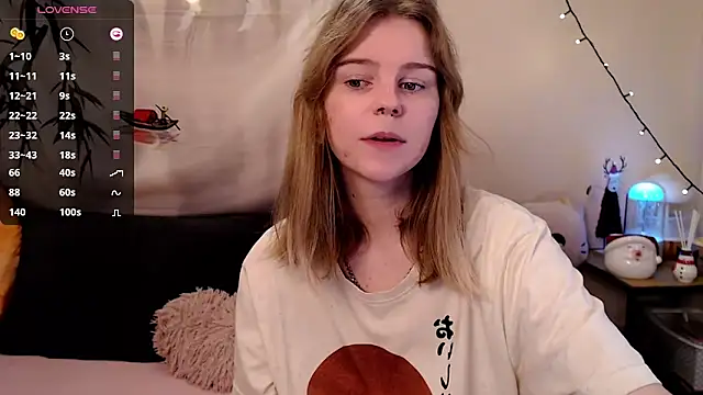 Snapshot of Moona_xx chatting on December 27, 10:05 pm Moona xx online show from December 27, 10:05 pm