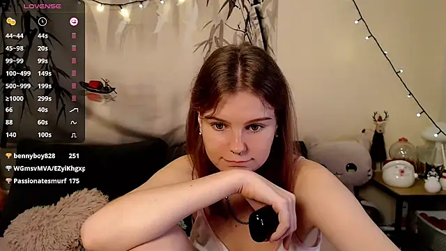 Snapshot of Moona_xx chatting on January 4, 2:35 am Moona xx online show from January 4, 2:35 am