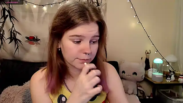 Snapshot of Moona_xx chatting on January 7, 8:31 pm Moona xx online show from January 7, 8:31 pm