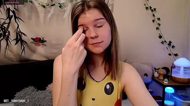 Snapshot of Moona_xx chatting on March 16, 8:11 pm Moona xx online show from March 16, 8:11 pm