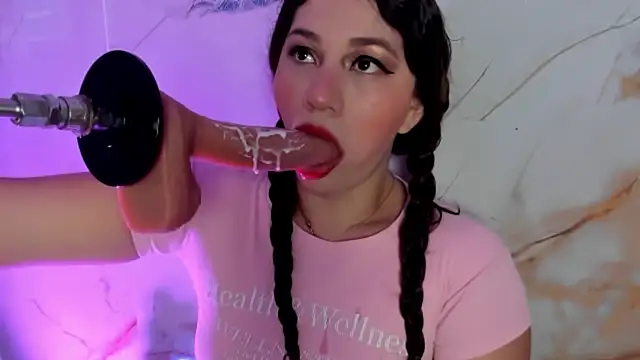 hade cute online show from December 4, 5:32 pm