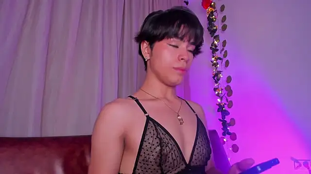 Snapshot of Little_michell chatting on September 20, 4:35 am Little michell online show from September 20, 4:35 am