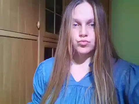 Snapshot of Evasapples chatting on December 13, 8:58 pm Evasapples online show from December 13, 8:58 pm