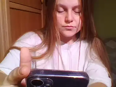 Snapshot of Evasapples chatting on December 22, 10:49 am Evasapples online show from December 22, 10:49 am