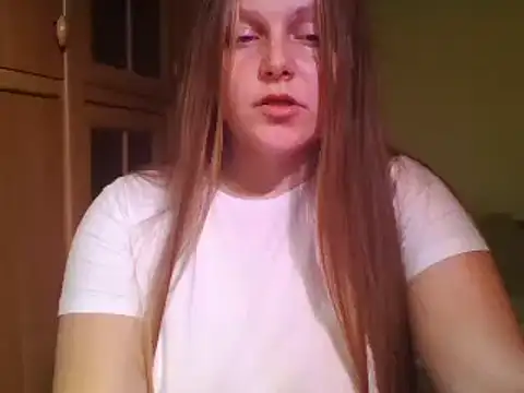 Snapshot of Evasapples chatting on February 2, 2:02 pm Evasapples online show from February 2, 2:02 pm