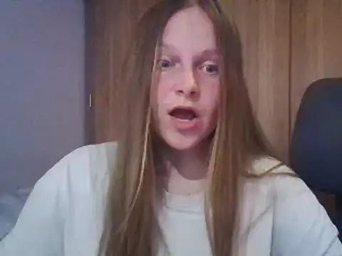 Snapshot of Evasapples chatting on March 5, 10:32 pm Evasapples online show from March 5, 10:32 pm