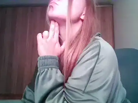 Snapshot of Evasapples chatting on September 12, 11:10 am Evasapples online show from September 12, 11:10 am