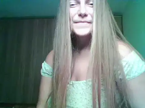 Snapshot of Evasapples chatting on September 15, 3:23 pm Evasapples online show from September 15, 3:23 pm