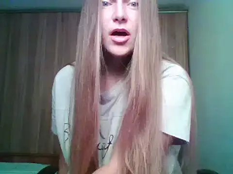 Snapshot of Evasapples chatting on October 2, 4:25 pm Evasapples online show from October 2, 4:25 pm