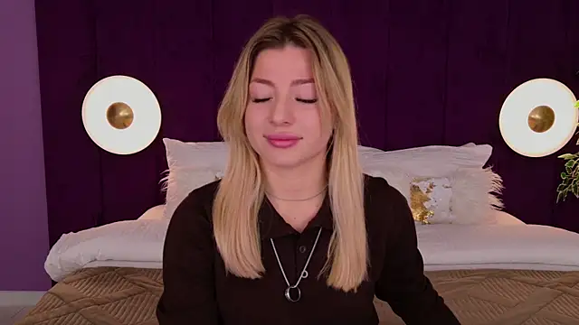 Snapshot of HelenaMorgan chatting on November 5, 3:06 am HelenaMorgan online show from November 5, 3:06 am