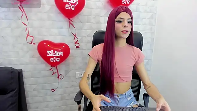 Realbadbxtch online show from February 14, 10:36 pm
