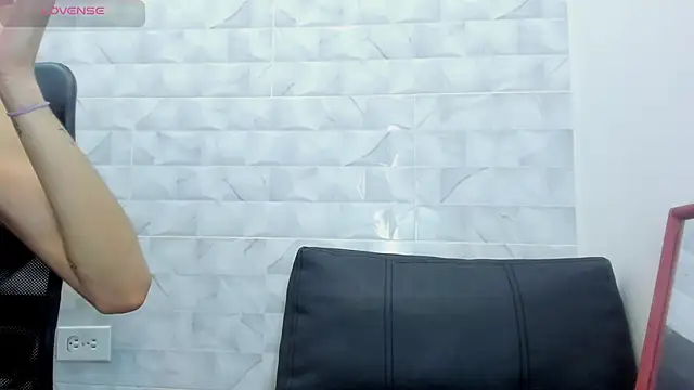 Realbadbxtch online show from February 18, 8:03 pm