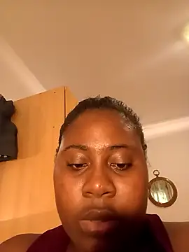 Snapshot of KennyBigWoman chatting on November 4, 10:03 am KennyBigWoman online show from November 4, 10:03 am