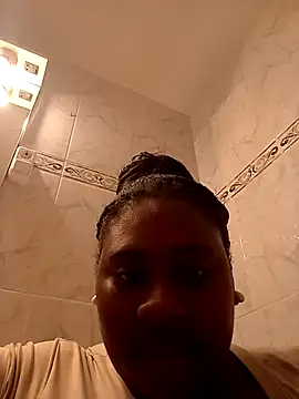 Snapshot of KennyBigWoman chatting on November 13, 10:47 am KennyBigWoman online show from November 13, 10:47 am