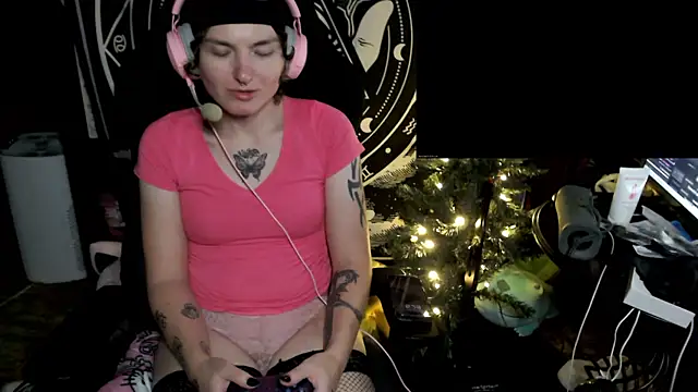 Snapshot of BrandiWRLD_999 chatting on December 8, 11:29 pm BrandiWRLD 999 online show from December 8, 11:29 pm