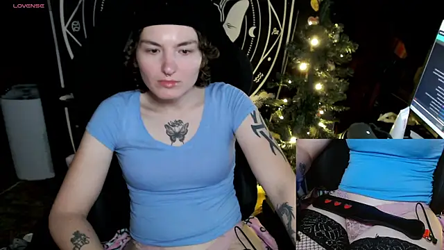 Snapshot of BrandiWRLD_999 chatting on December 10, 9:22 pm BrandiWRLD 999 online show from December 10, 9:22 pm