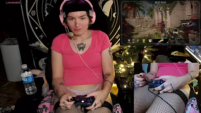 Snapshot of BrandiWRLD_999 chatting on December 11, 9:12 pm BrandiWRLD 999 online show from December 11, 9:12 pm
