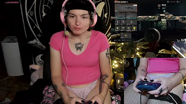 Snapshot of BrandiWRLD_999 chatting on December 13, 11:17 pm BrandiWRLD 999 online show from December 13, 11:17 pm