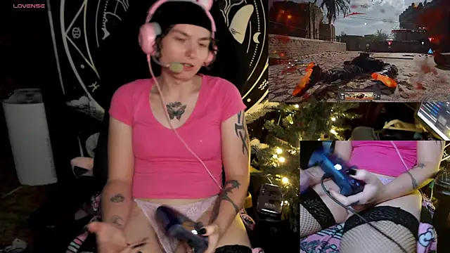 Snapshot of BrandiWRLD_999 chatting on December 14, 2:23 am BrandiWRLD 999 online show from December 14, 2:23 am