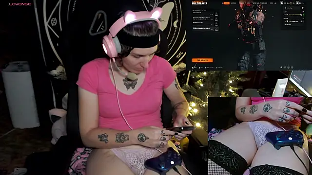 Snapshot of BrandiWRLD_999 chatting on December 16, 11:07 pm BrandiWRLD 999 online show from December 16, 11:07 pm