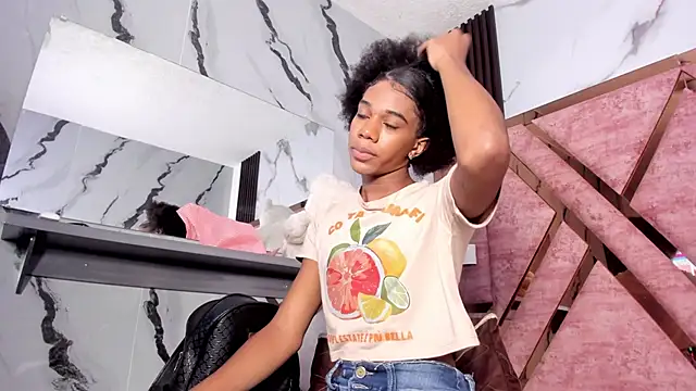 Snapshot of tifany_bigdick chatting on December 1, 6:46 pm tifany bigdick online show from December 1, 6:46 pm