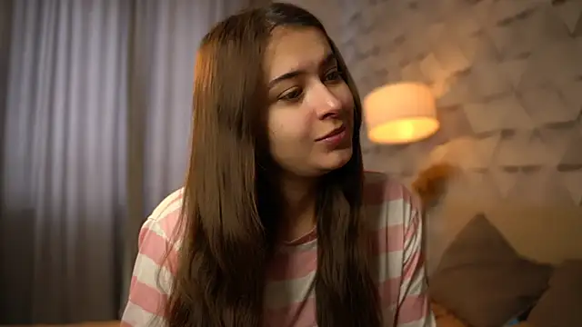 elisa moon online show from February 5, 9:14 am