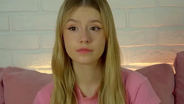 Snapshot of MilanaBalmain chatting on September 21, 4:03 am MilanaBalmain online show from September 21, 4:03 am