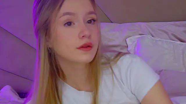 Snapshot of MilanaBalmain chatting on October 7, 4:20 am MilanaBalmain online show from October 7, 4:20 am