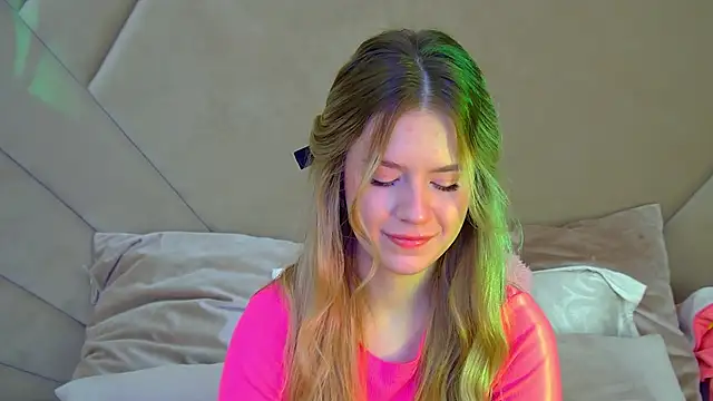 Snapshot of MilanaBalmain chatting on October 13, 4:12 am MilanaBalmain online show from October 13, 4:12 am