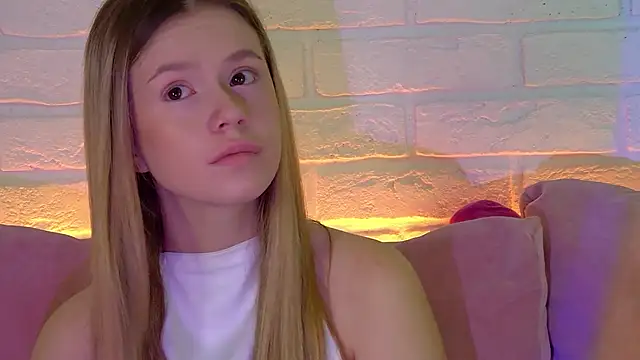 Snapshot of MilanaBalmain chatting on November 17, 4:51 am MilanaBalmain online show from November 17, 4:51 am