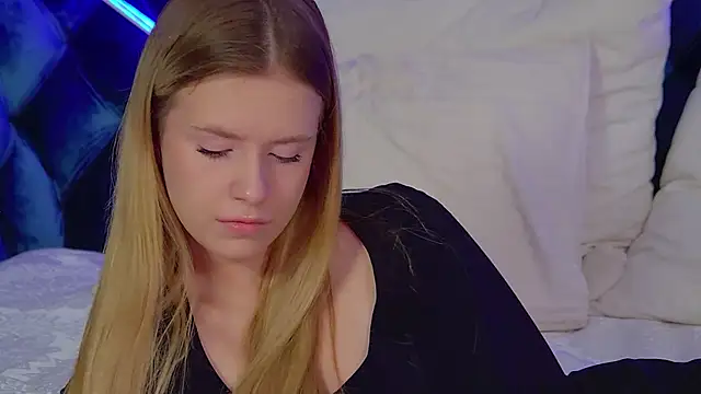 Snapshot of MilanaBalmain chatting on November 23, 4:56 am MilanaBalmain online show from November 23, 4:56 am