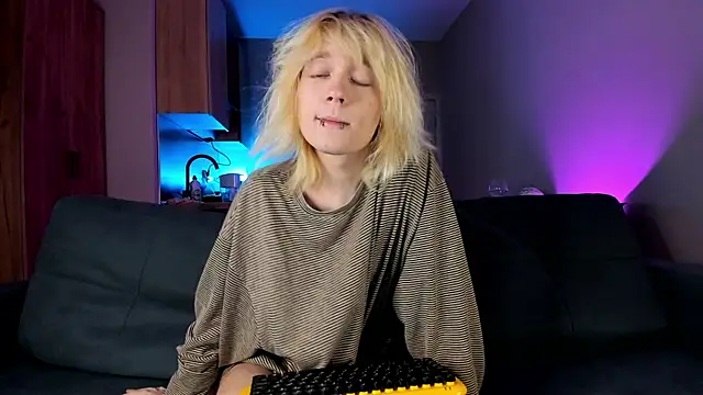 Snapshot of Gregory_Byyrd chatting on December 7, 7:10 pm Gregory Byyrd online show from December 7, 7:10 pm