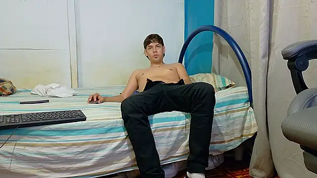 Snapshot of zackmontieel chatting on November 29, 10:18 am zackmontieel online show from November 29, 10:18 am