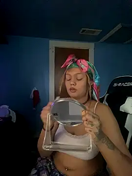 Snapshot of y0urlilgf chatting on December 4, 6:39 pm y0urlilgf online show from December 4, 6:39 pm