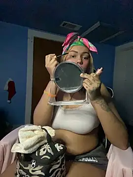 Snapshot of y0urlilgf chatting on December 4, 11:13 pm y0urlilgf online show from December 4, 11:13 pm