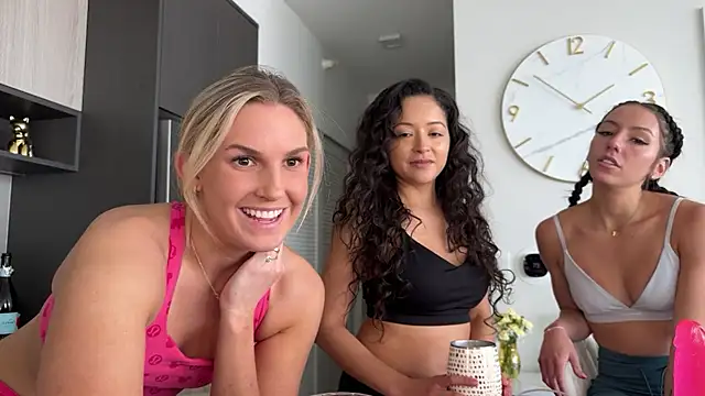 Snapshot of Graciemae_baexx chatting on February 19, 7:59 pm Graciemae baexx online show from February 19, 7:59 pm