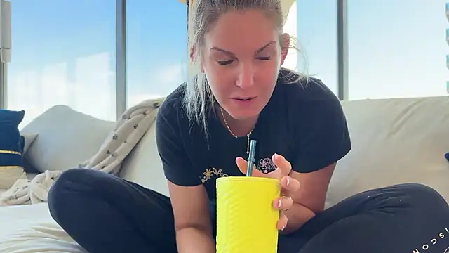 Snapshot of Graciemae_baexx chatting on March 8, 3:45 pm Graciemae baexx online show from March 8, 3:45 pm