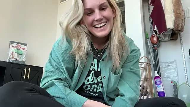 Snapshot of Graciemae_baexx chatting on March 13, 8:22 pm Graciemae baexx online show from March 13, 8:22 pm