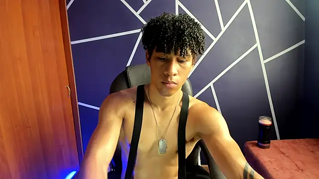 Snapshot of Pendragon1224 chatting on December 15, 4:15 pm Pendragon1224 online show from December 15, 4:15 pm