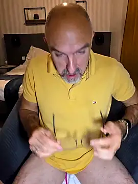 Snapshot of Crosss-23cm chatting on October 2, 6:48 pm Crosss-23cm online show from October 2, 6:48 pm