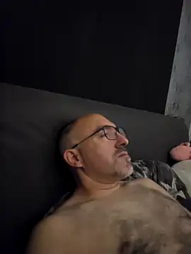 Snapshot of Crosss-23cm chatting on October 4, 8:07 pm Crosss-23cm online show from October 4, 8:07 pm