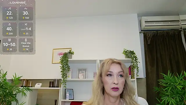 Snapshot of LadyLeea chatting on June 18, 3:40 am LadyLeea online show from June 18, 3:40 am